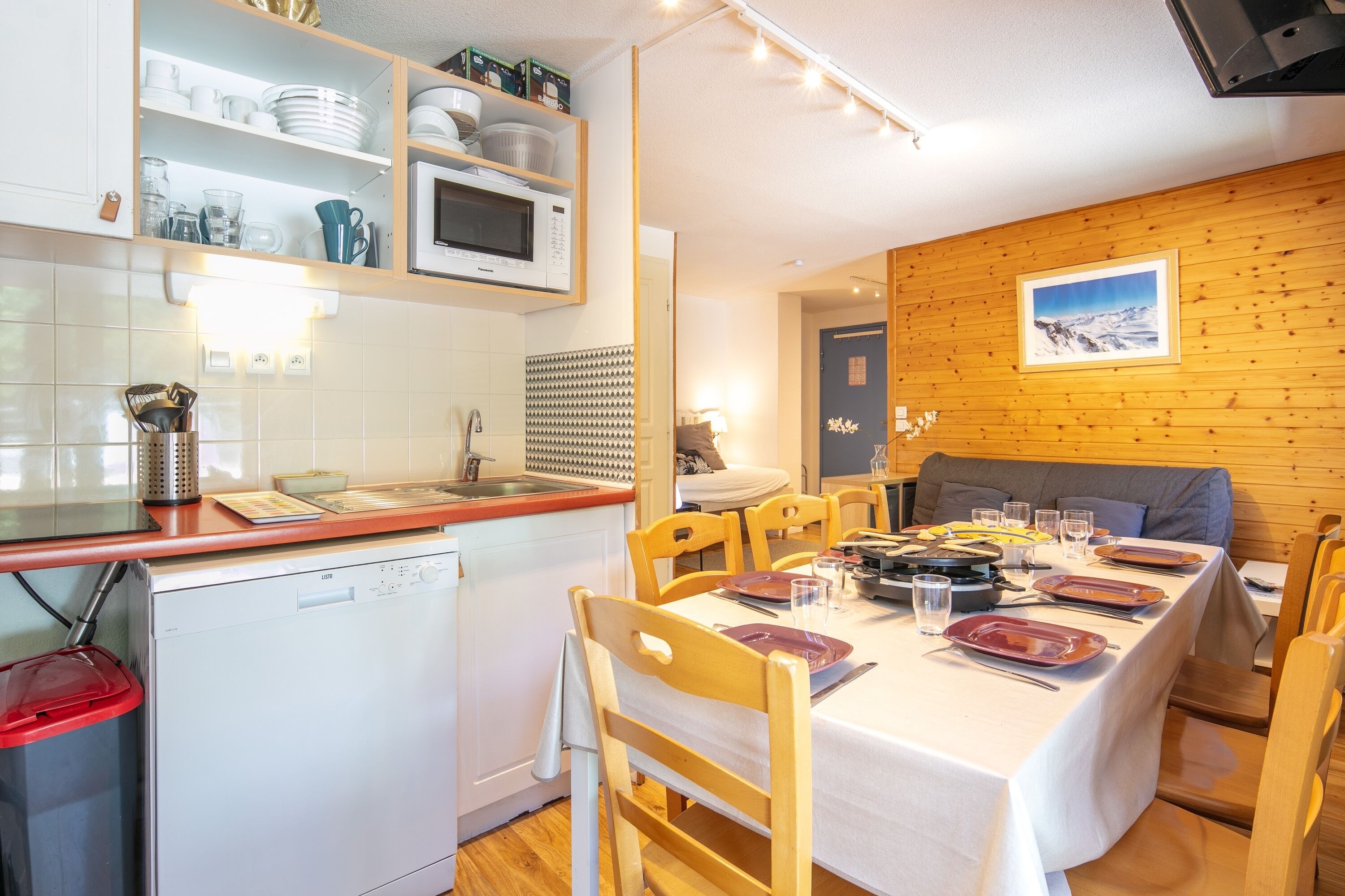 Réfrigérateur, micro-ondes, four, lave-vaisselle