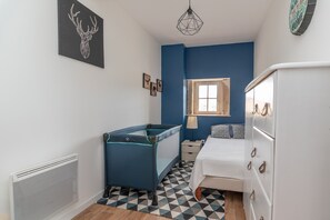 6 bedrooms, iron/ironing board, free WiFi, bed sheets