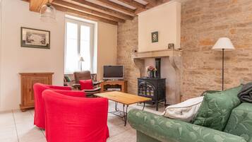 TV, caminetto, lettore DVD