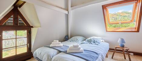 3 chambres, fer et planche à repasser, Wi-Fi gratuit, draps fournis