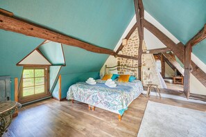 3 bedrooms, iron/ironing board, free WiFi, bed sheets