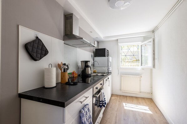 Fridge, microwave, oven, dishwasher