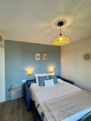 1 bedroom, desk, soundproofing, free WiFi