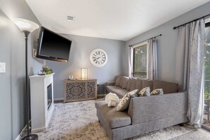 Condo, 1 King Bed, Balcony, Golf View (Woods Golf Getaway) | Living area | 42-inch flat-screen TV with digital channels