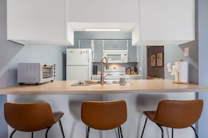 Condo, 1 King Bed, Balcony, Golf View (Woods Golf Getaway) | Private kitchen | Fridge, microwave, oven, stovetop