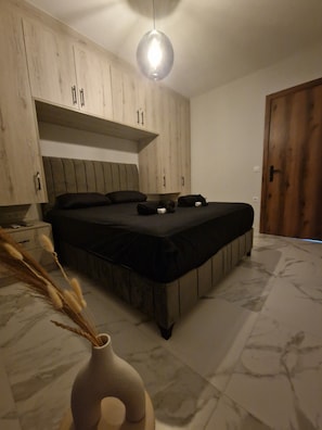 1 habitación, tabla de planchar con plancha, wifi gratis y ropa de cama 