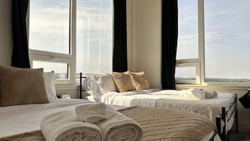 4 bedrooms, iron/ironing board, WiFi, bed sheets
