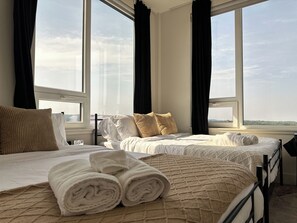 4 habitaciones, tabla de planchar con plancha, wifi y ropa de cama 