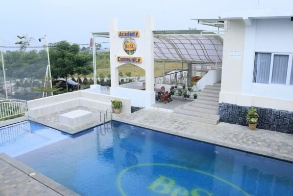 Outdoor pool - Azana BeSt Hotel Batu (Junrejo)