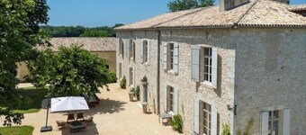 Luxurious 5-bedroom castle in peaceful Rayet with AC