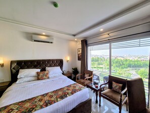 1 Schlafzimmer, Zimmersafe, Schreibtisch, kostenloses WLAN