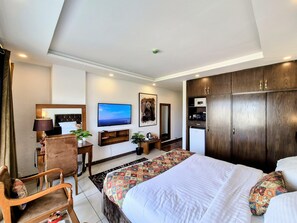 1 bedroom, in-room safe, desk, free WiFi