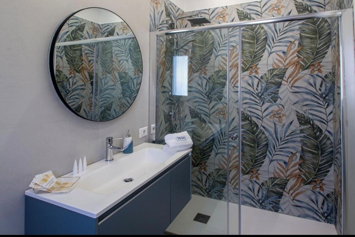 Classic Apartment | Bathroom | Shower, hair dryer, bathrobes, towels