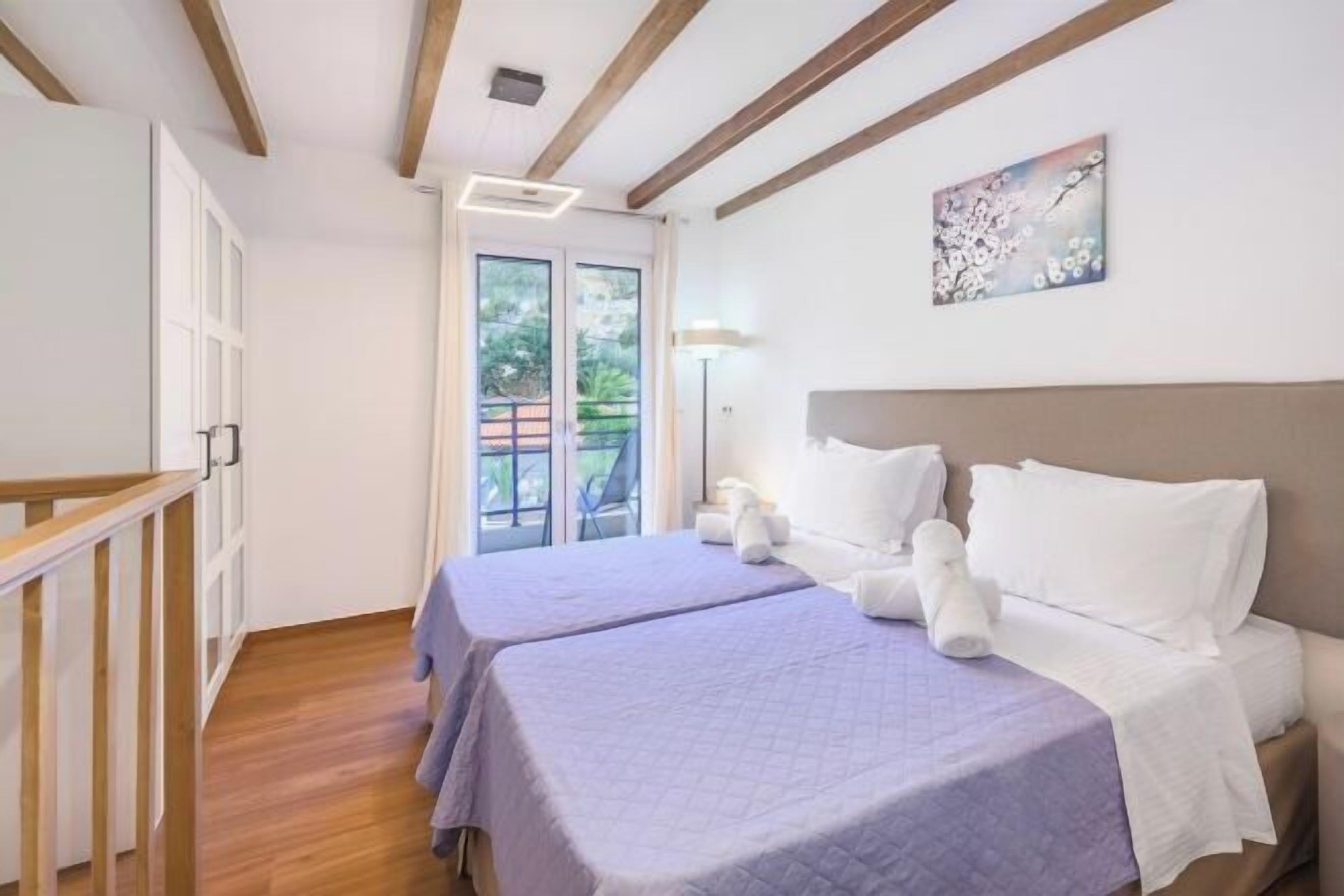 Cots/infant beds