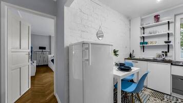 Kühlschrank, Ofen, Herdplatte, Geschirrspüler