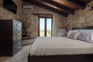 3 chambres, fer et planche à repasser, Wi-Fi, draps fournis