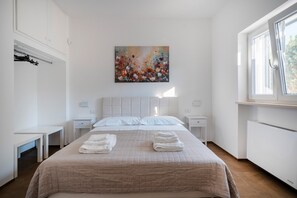 2 عدّة غرف نوم وواي فاي وملاءات أسرّة