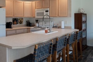 冰箱、微波炉、烤箱、炉灶