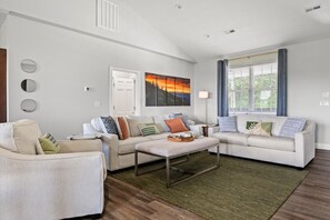 スマートテレビ、テレビゲーム、テーブルサッカー台