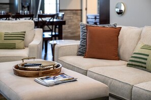 スマートテレビ、テレビゲーム、テーブルサッカー台