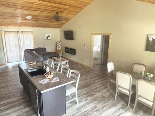 Wild Horses/ Scenic Ranch Retreat