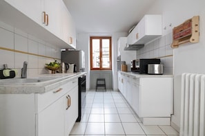 Fridge, microwave, oven, dishwasher