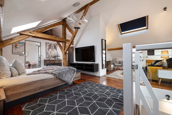 4 bedrooms, iron/ironing board, travel cot, WiFi