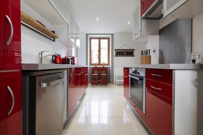 Fridge, microwave, oven, dishwasher