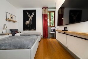 2 bedrooms, iron/ironing board, travel cot, WiFi