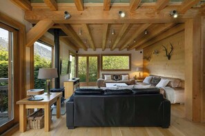Fernseher, Kamin, Videospiele, Stereoanlage
