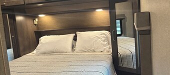 Cozy RV in Cool Columbus with AC