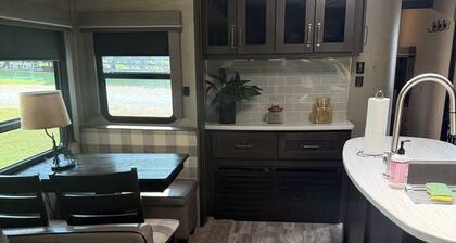 Cozy RV in Cool Columbus with AC