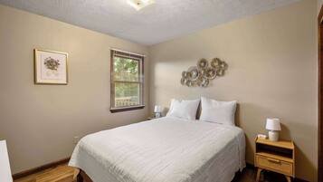 House, Multiple Beds, Hot Tub, Garden View (The Family Nook) | 4 bedrooms, individually decorated, individually furnished, desk