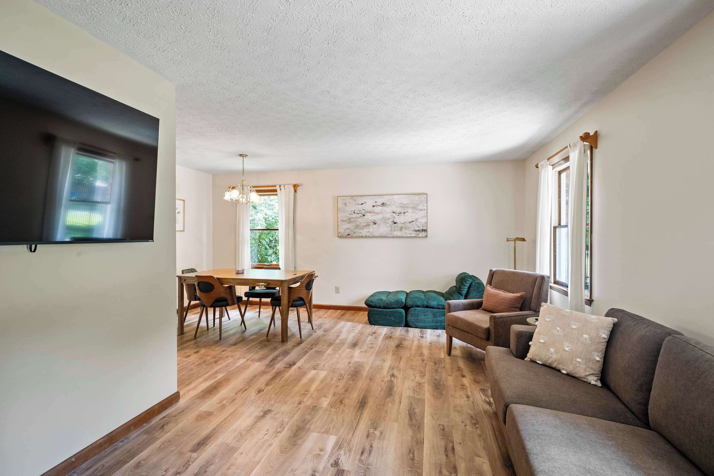 House, Multiple Beds, Hot Tub, Garden View (The Family Nook) | Living area | 50-inch flat-screen TV with digital channels