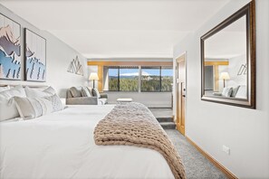 2 bedrooms, iron/ironing board, internet, bed sheets