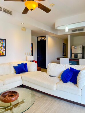 Living area - Bahía Encantada Ocean View Condo – 3 Bedroom, 2.5 Bath – Jacó Beach, Costa Rica (Jacó)