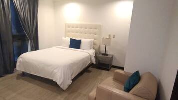 3 bedrooms, iron/ironing board, Internet, bed sheets