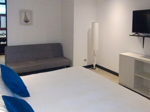 3 chambres, fer et planche à repasser, accès Internet, draps fournis