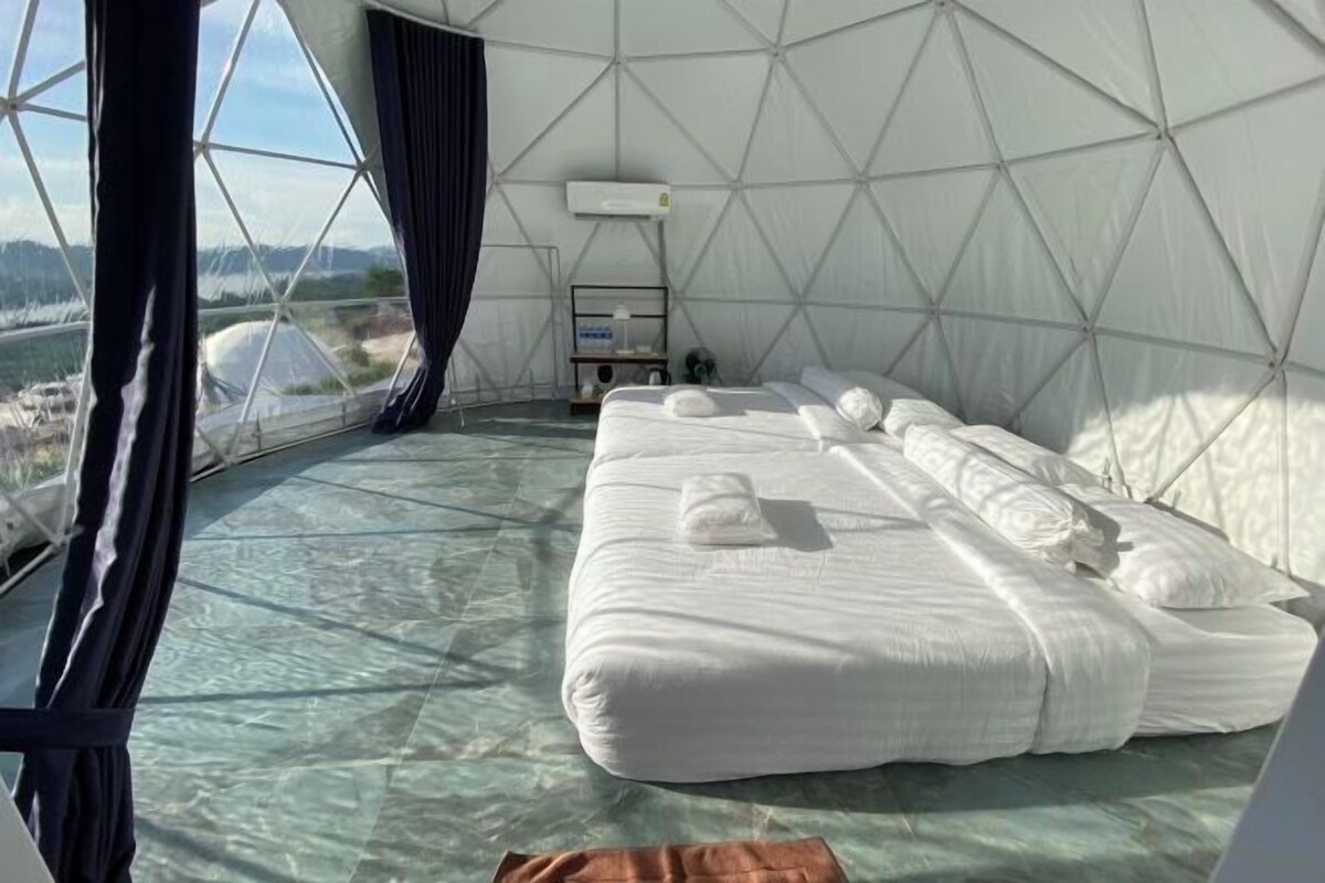 Dome Family 2 Bed with Bathtub (No Bathroom)
