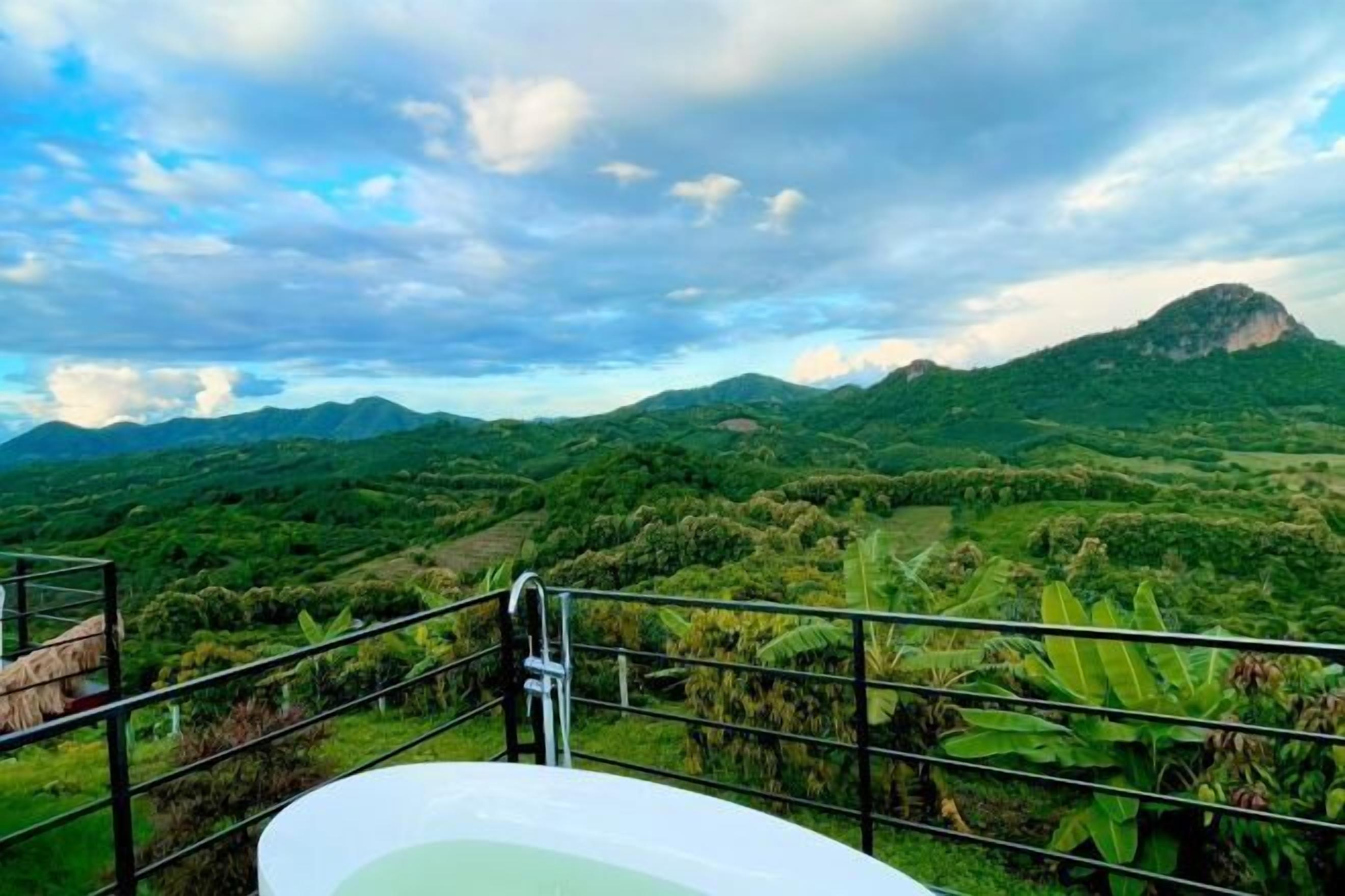 Outdoor spa tub