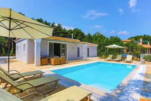 Front of property - Villa Jupeter (Corfu)