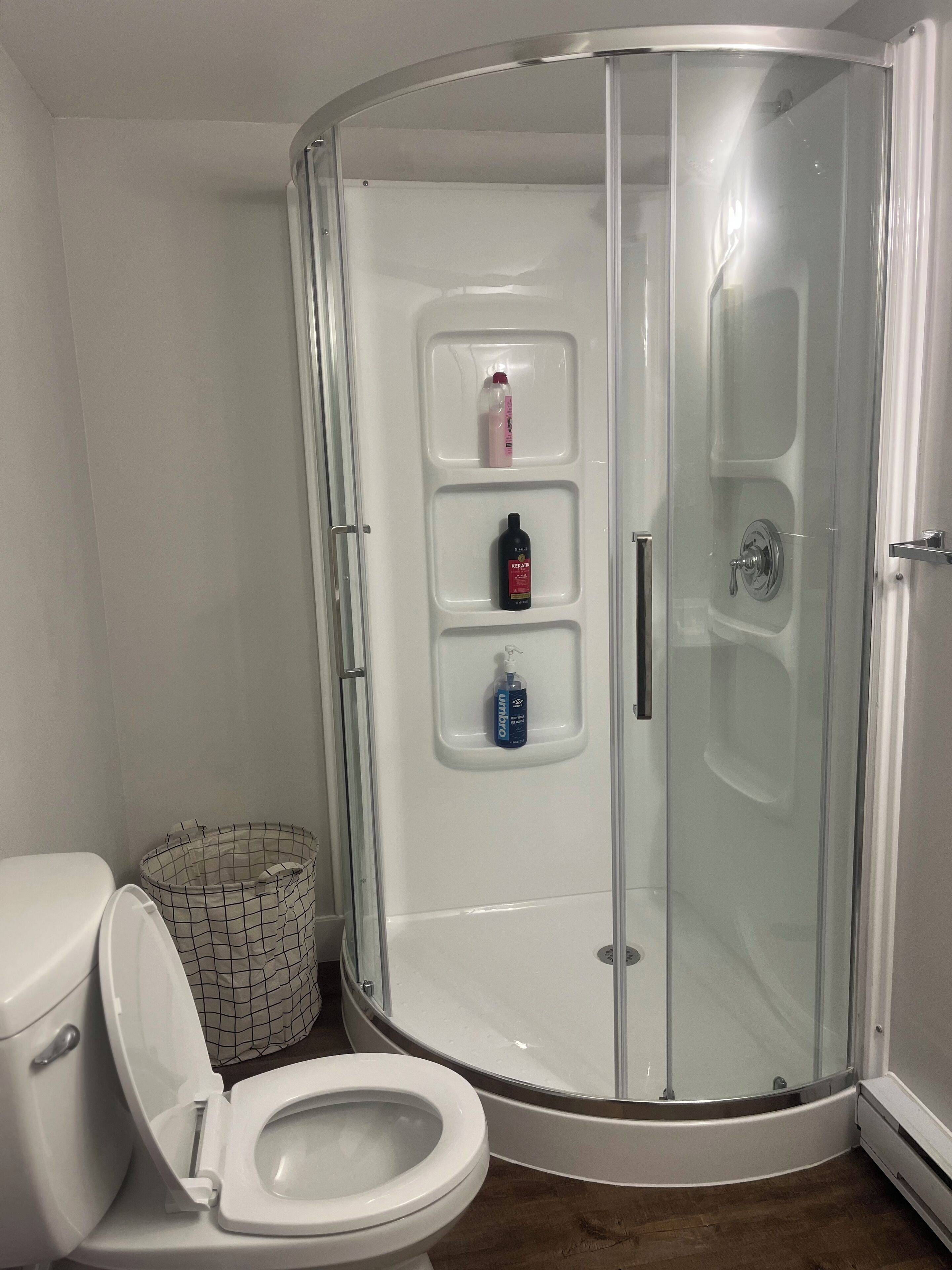 Bruser, håndklæder, Sæbe, Toiletpapir