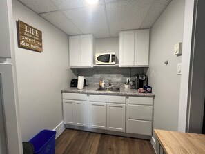 Micro-ondes, four, plaque de cuisson, lave-vaisselle