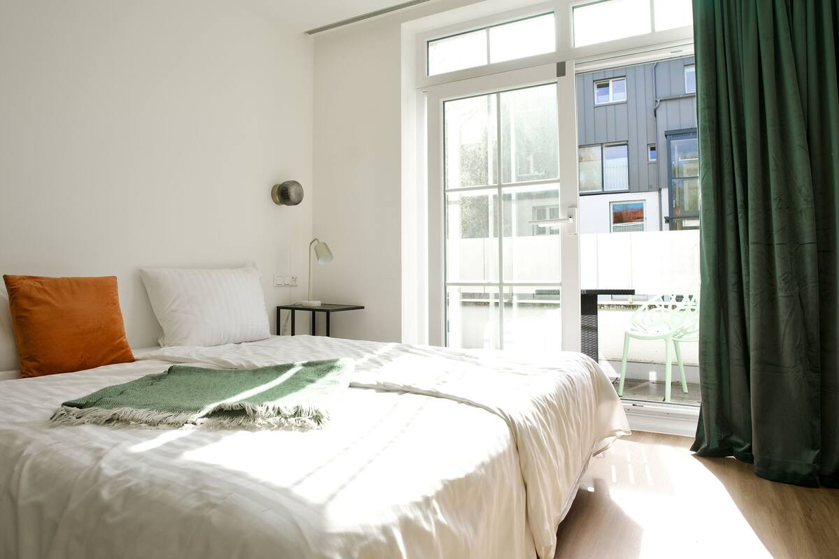 Comfort-Doppel- oder -Zweibettzimmer, Küche, Blick auf den Innenhof | Kostenloses WLAN
