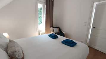 3 bedrooms, iron/ironing board, WiFi, bed sheets