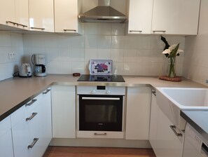 Micro-ondes, four, plaque de cuisson, lave-vaisselle