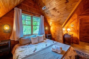 5 bedrooms, iron/ironing board, WiFi, bed sheets