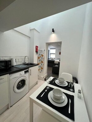 Interior - Flat 4 - Eign St. Hereford (Herefordshire)