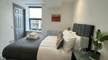 Iron/ironing board, free WiFi, bed sheets