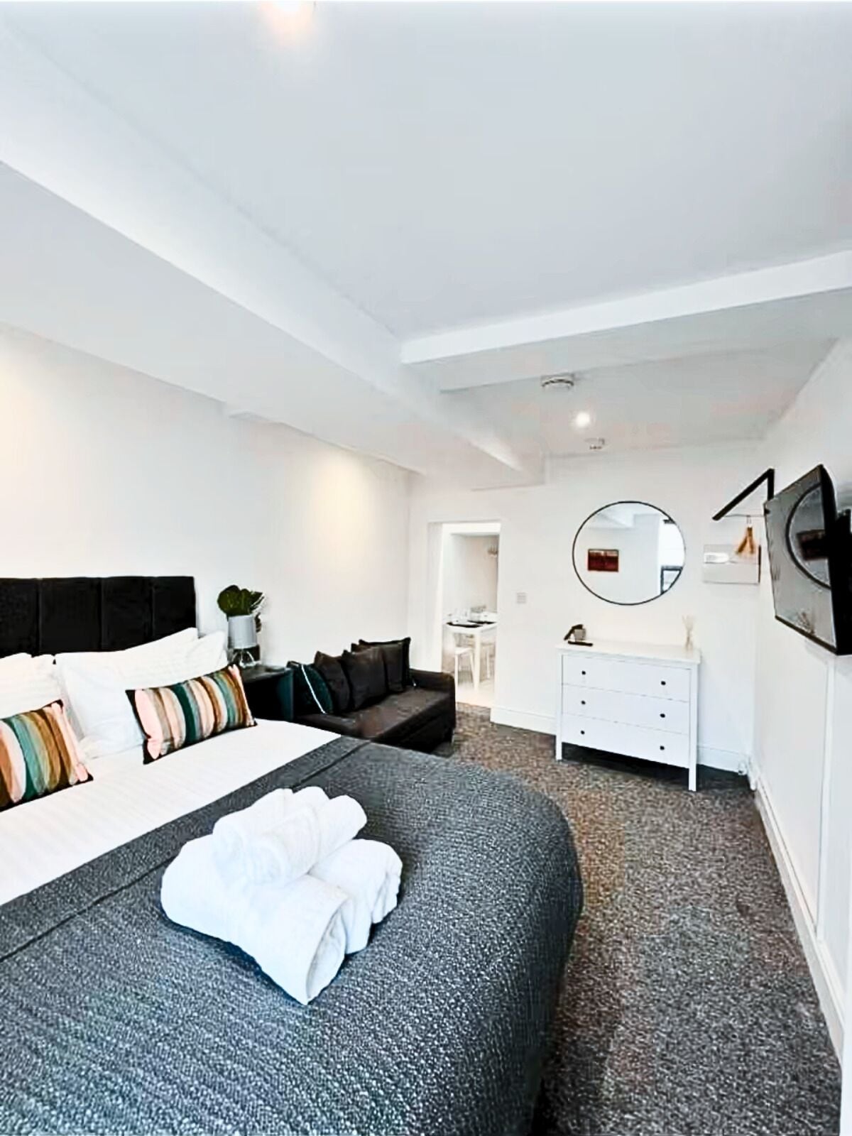 Silitysrauta/-lauta, ilmainen Wi-Fi, vuodevaatteet